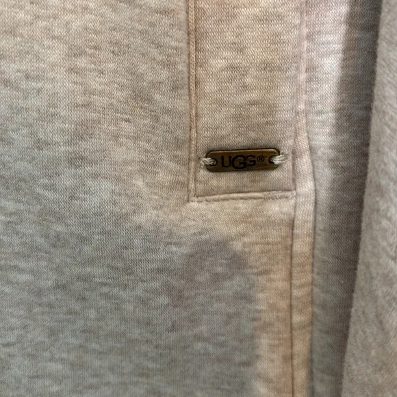 UGG fleece poncho - Picture 2 of 6